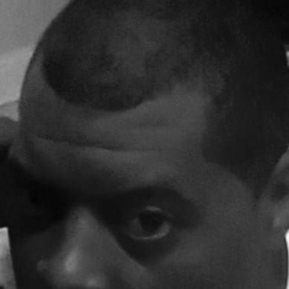 Poshmark profile picture for @tarik101